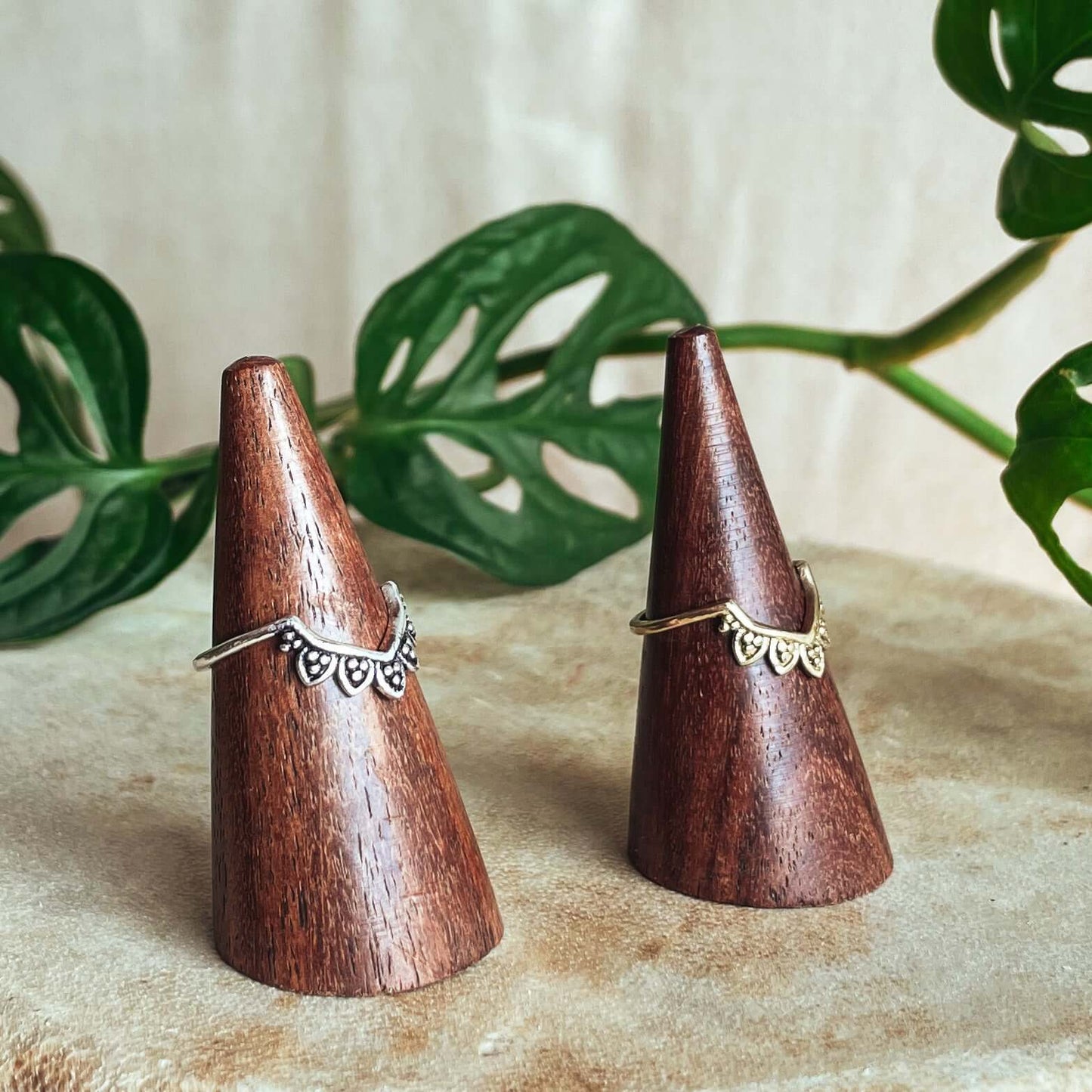 Handgefertigter Boho-Chic Mondring: Inspirierender Schmuck für die moderne Frau.