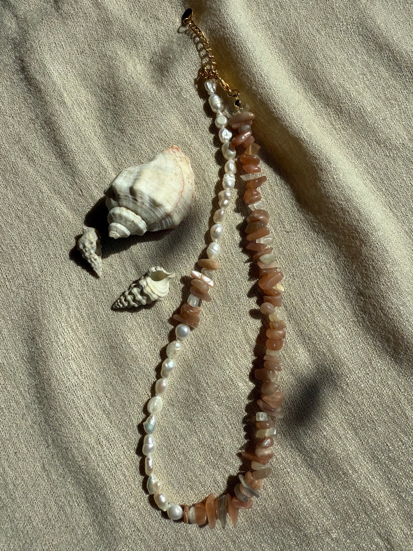 Moonveil Süßwasserperlen x Mondstein Kette