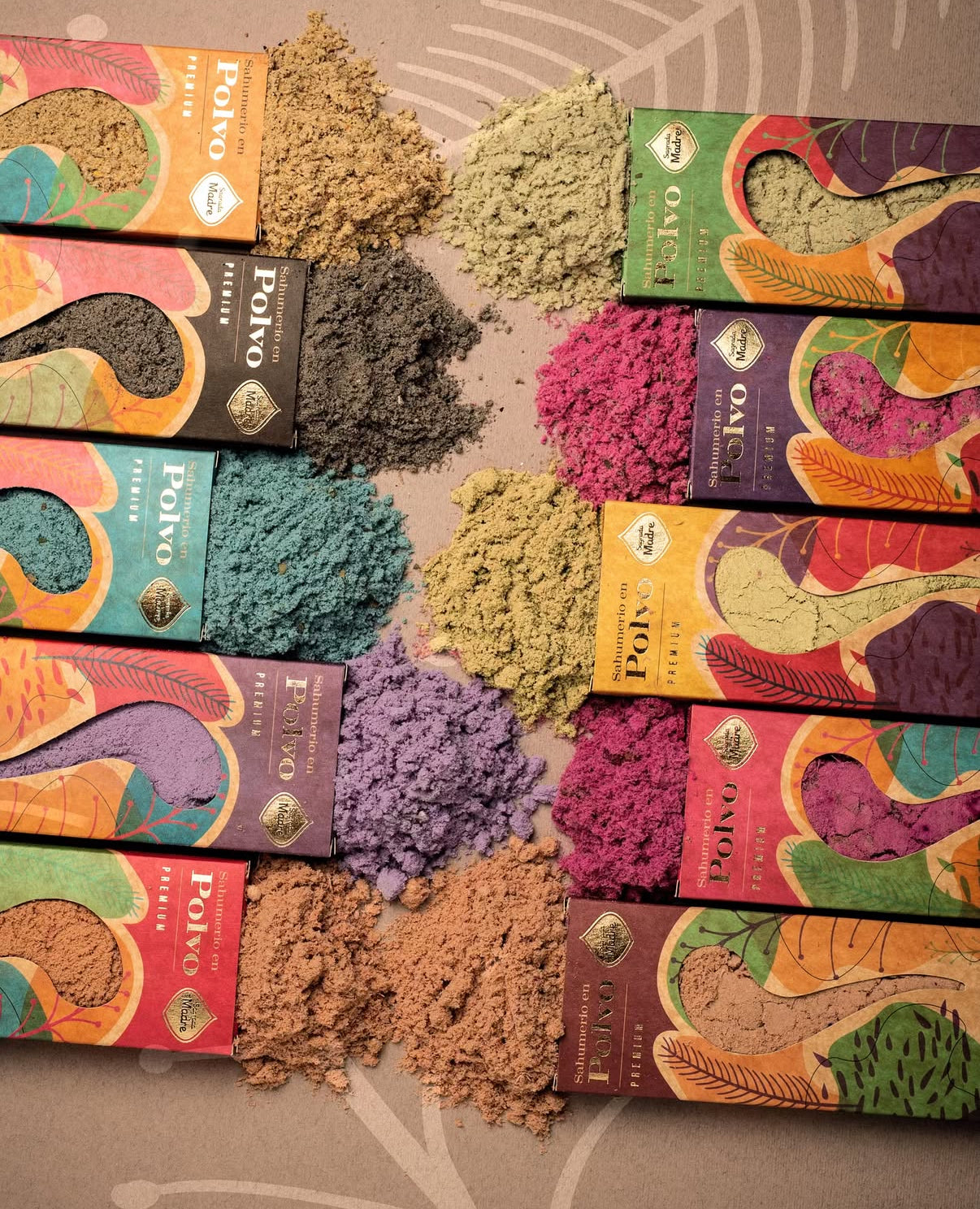 Verpackung Premium – Sagrada Madre 7 Poderes auf farbiger Erde