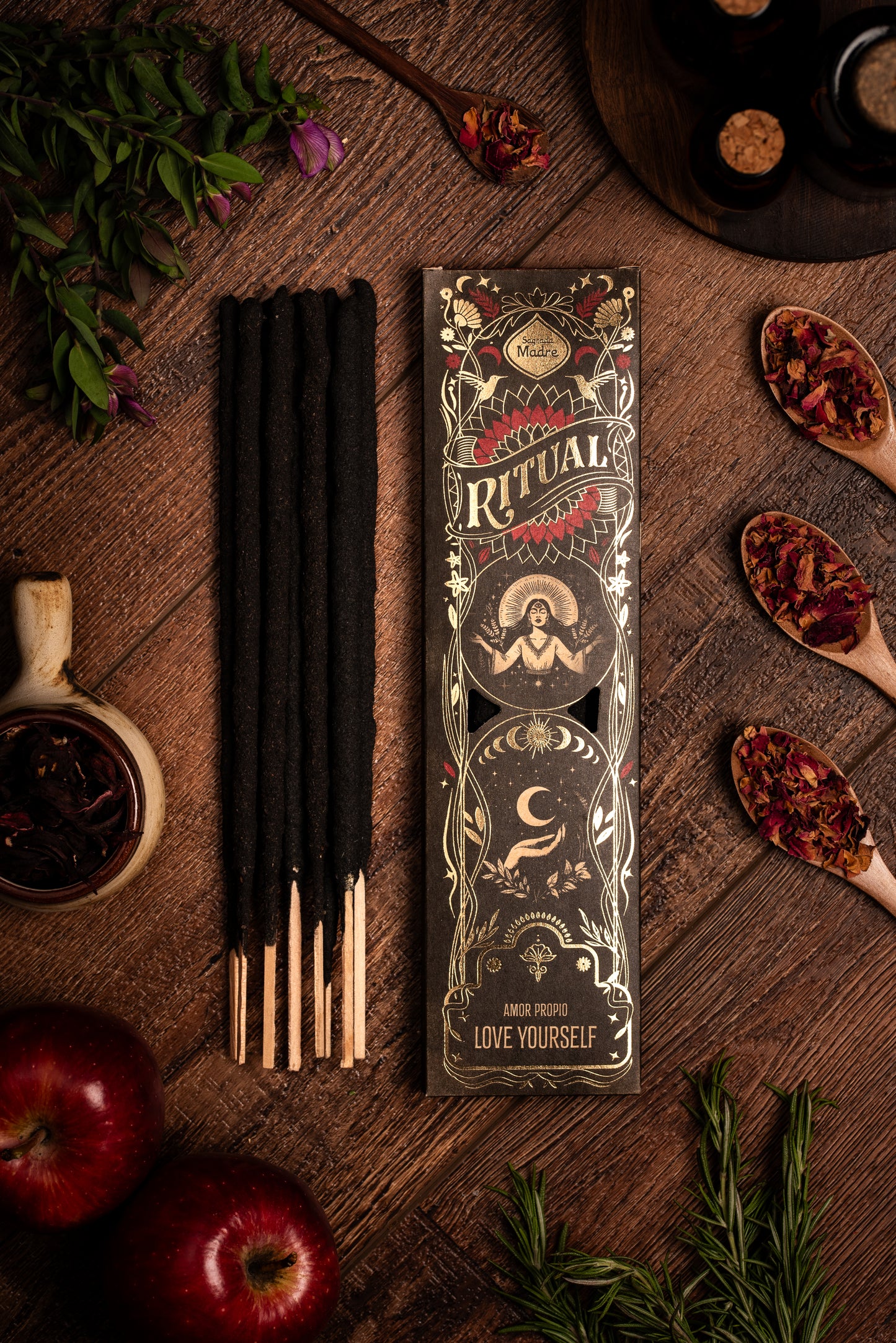 Ritual Love Yourself von Sagrada Madre – Stäbchen auf Holzhalter mit natürlichen Zutaten