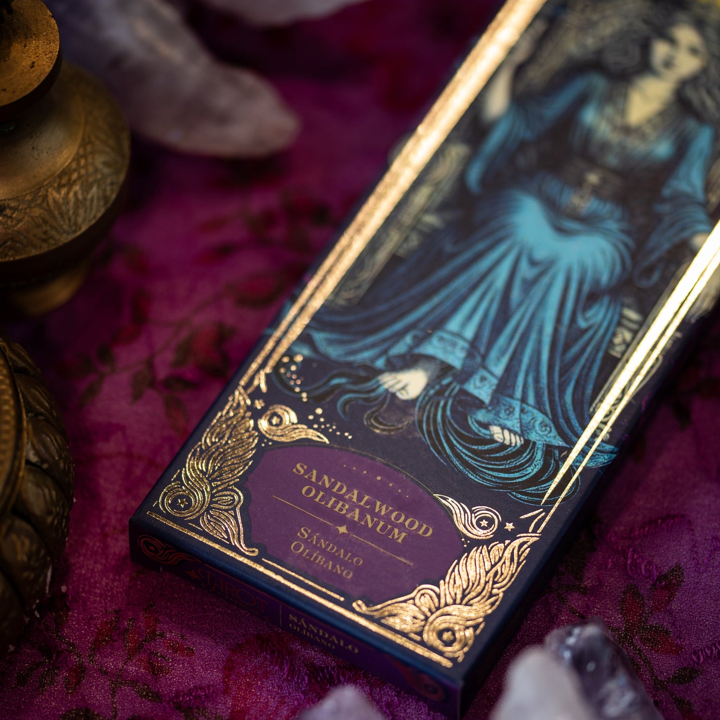 Detailaufnahme Tarot-Design Sandelholz Olibanum Sagrada Madre