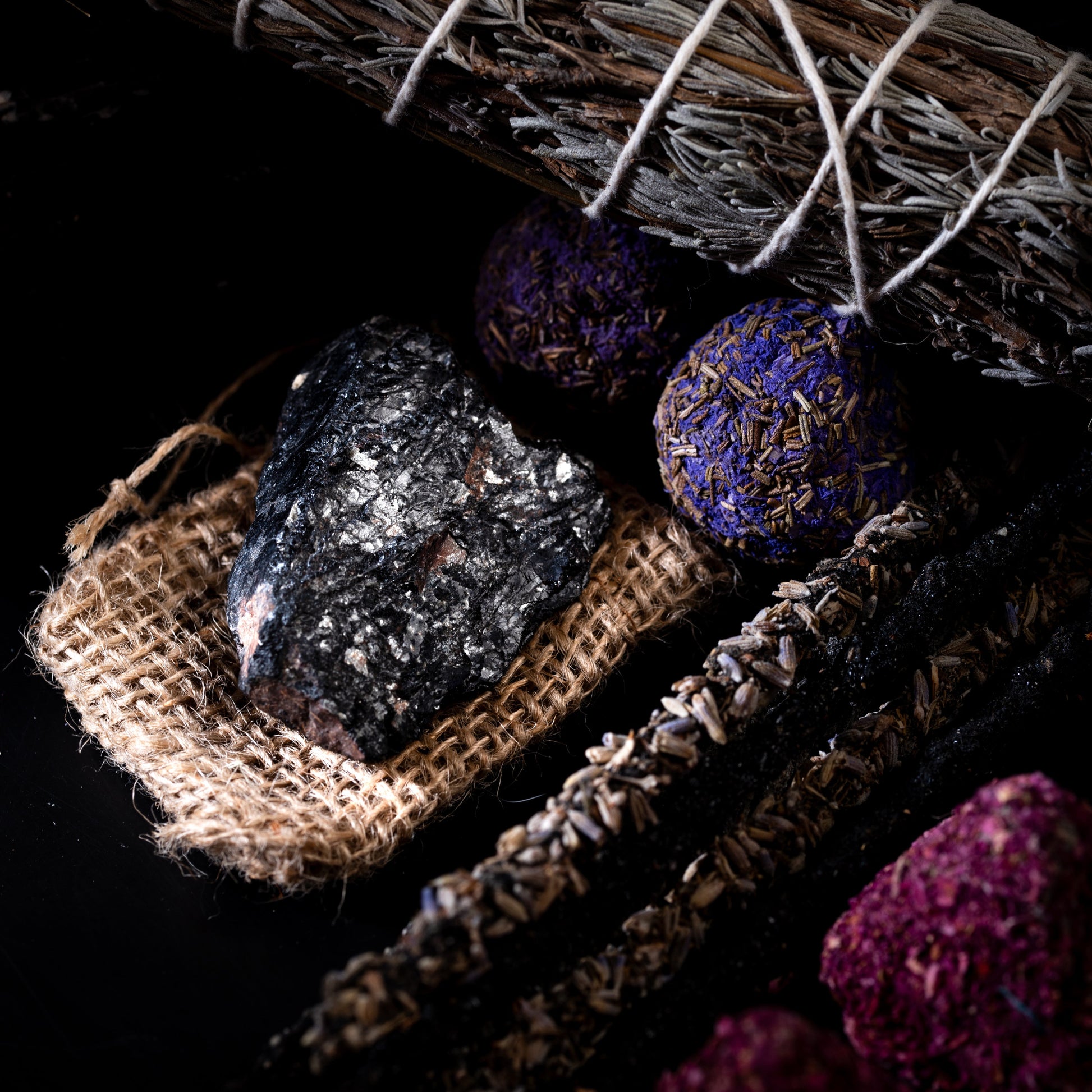 Natürliches Ritualset mit schwarzem Turmalin für Schutz & Erdung